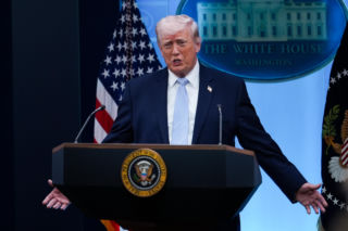 Trump na dnie! Notowania prezydenta USA lecą na łeb, na szyję