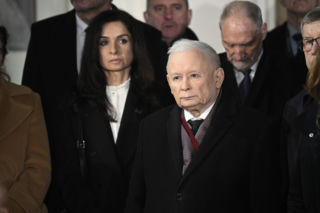 Marsz Pamięci PiS przeszedł ulicami Warszawy. Na czele Jarosław i Marta Kaczyńscy