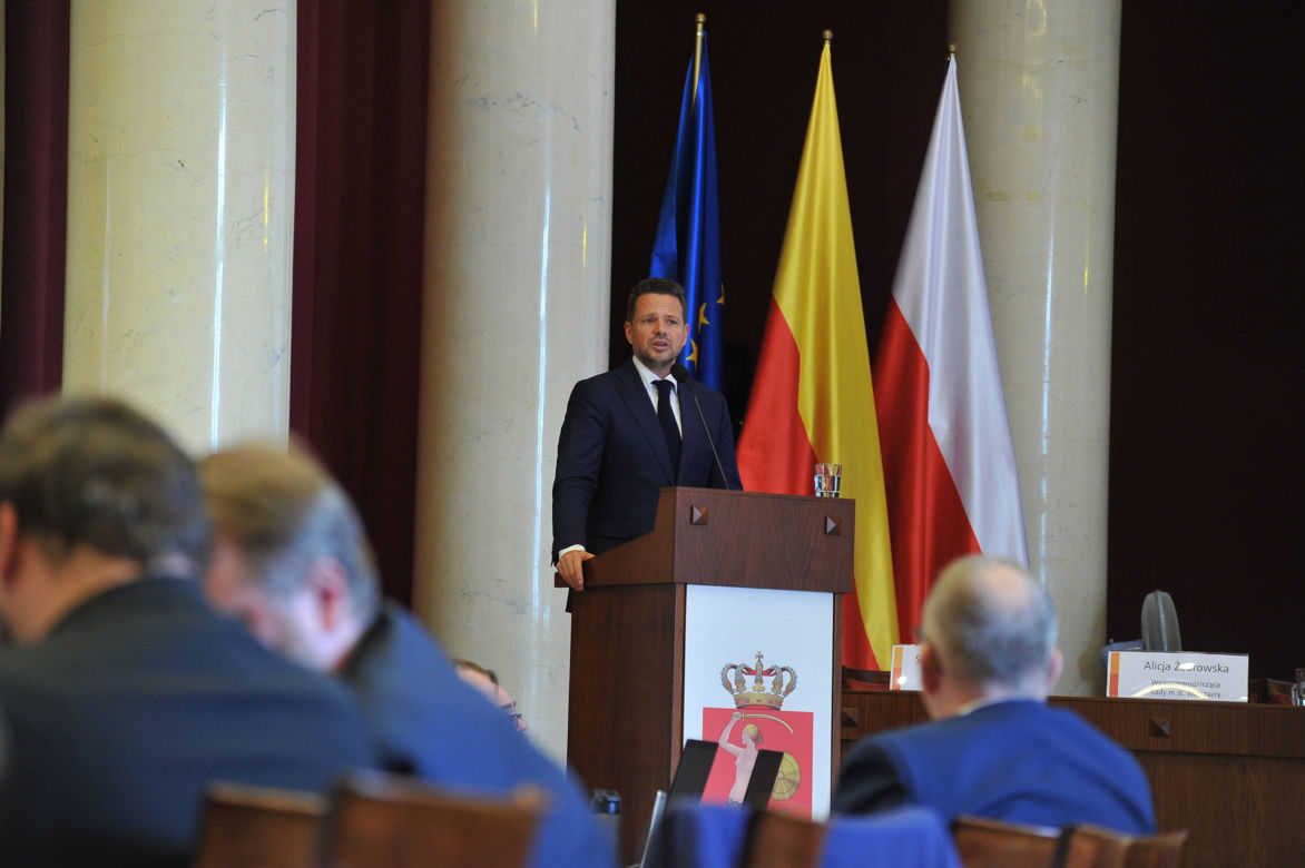 Rada Warszawy rozlicza Trzaskowskiego