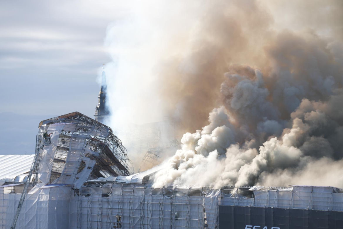 Przerażający pożar zabytkowego gmachu w stolicy Dani. „To jest nasza katedra Notre Dame”