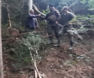 Leśnicy z Dynowa uratowali  sarnę zaplątaną we wnyki [ZDJĘCIA]