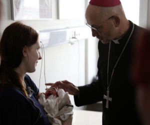 Warszawa: abp Galbas z wizytą w Szpitalu Klinicznym im. ks. Anny Mazowieckiej