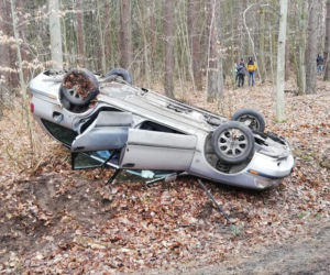 Dłużek. Wypadek na DK 58. Zderzenie osobówek. Dwie osoby zostały ranne [ZDJĘCIA]