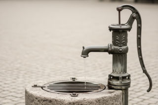 Studnia Aignera na Placu Krasińskich. Jak to cudo techniki zmieniało życie tysięcy?