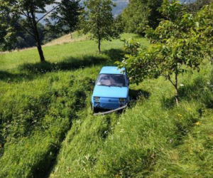 Chomranice. Maluch wypadł z drogi do rowu. Jedna osoba w szpitalu