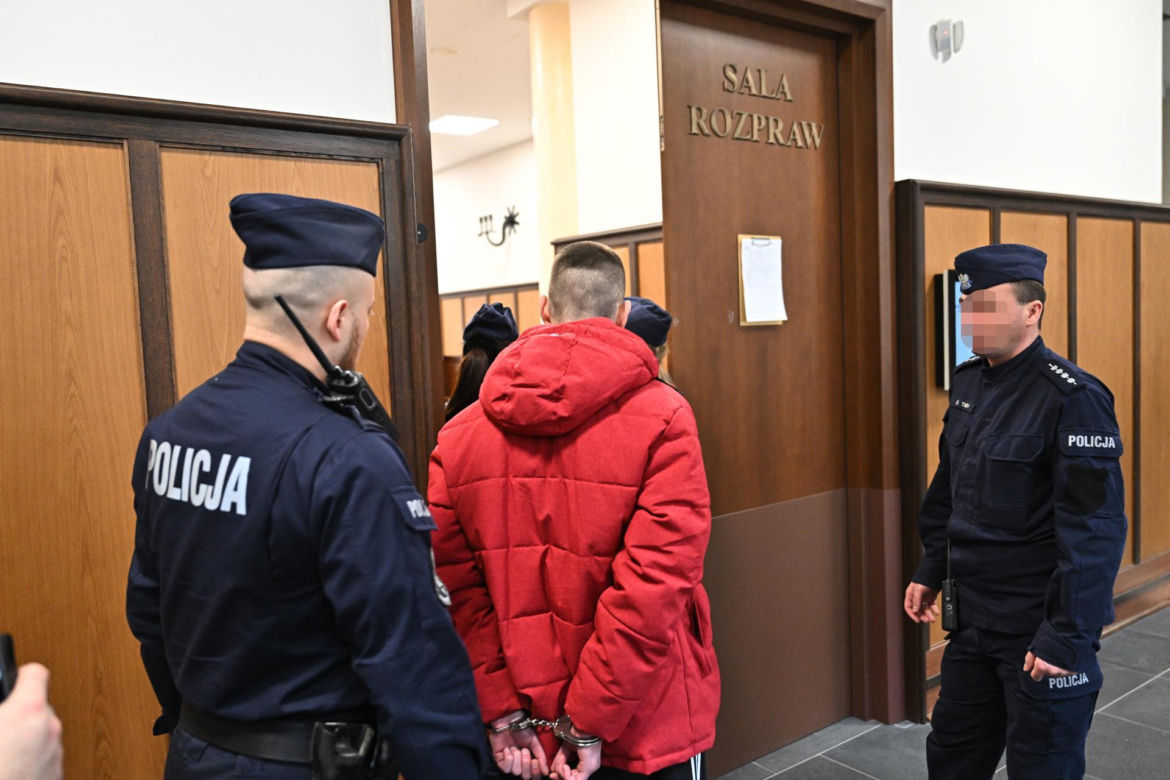 „Nie pamiętam czy dusiłem mamę i atakowałem ją nożem”. Zabił matkę, a potem babcię? Wstrząsające ustalenia