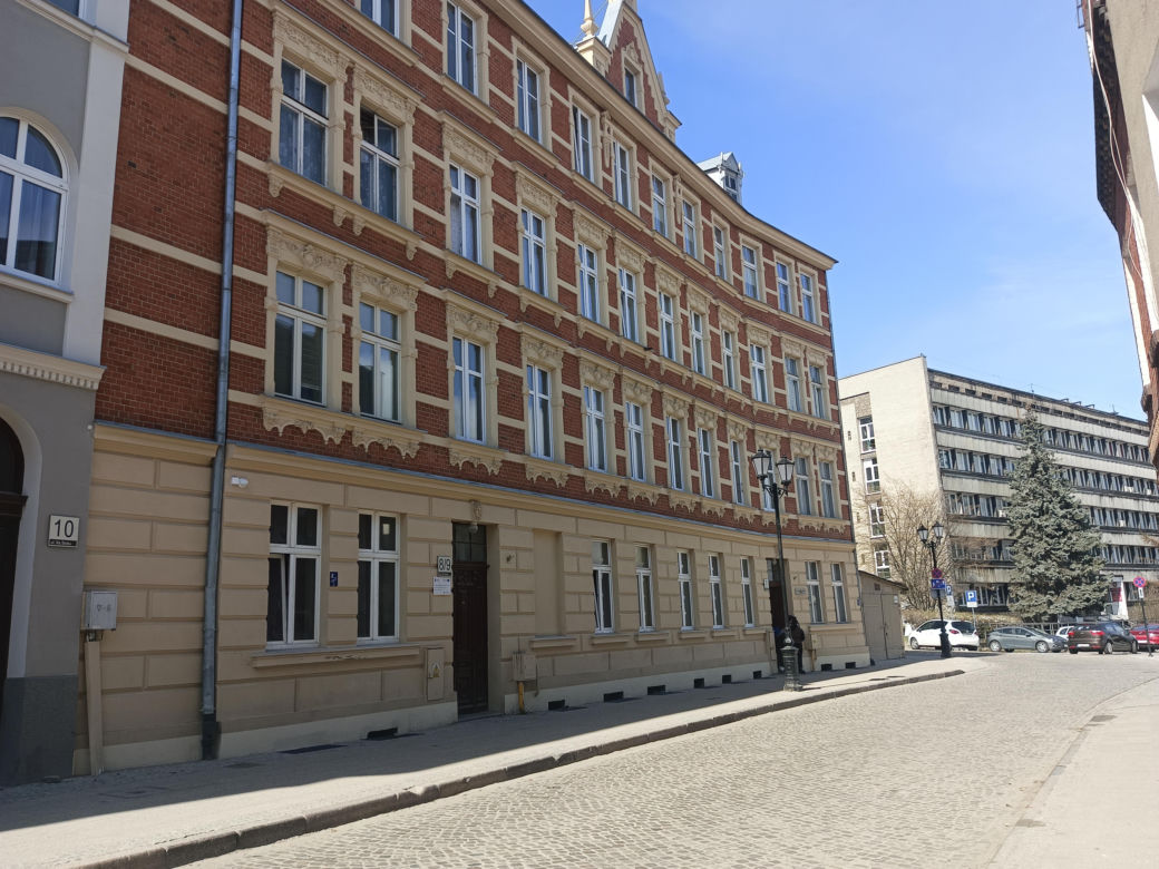 Tak zmieniła się Biskupia Górka. Zrewitalizowano kamienice. Zdjęcia przed i po 