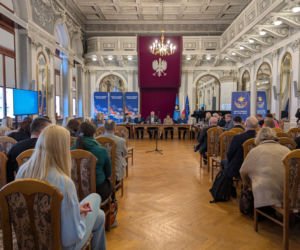 Komisja Oświaty pozytywnie o połączeniu szkół i przedszkoli w Tarnowie. Nauczyciele przerażeni: Boimy się o swoją przyszłość