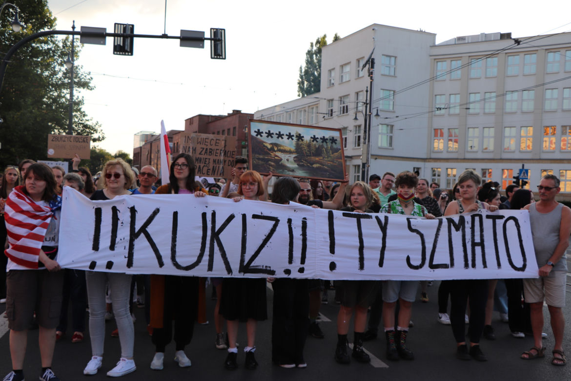 Torunianie protestują przeciwko przegłosowaniu Lex TVN