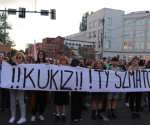 Torunianie protestują przeciwko przegłosowaniu Lex TVN