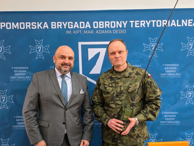 Radiostacje 3501 dla pomorskich Terytorialsów. Nowy sprzęt łączności od Radmor