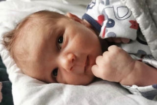 Piękne oczka, które otacza ciemność. Tymuś nie widzi od urodzenia, mama apeluje o pomoc