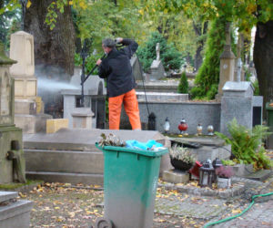 Wielkie sprzątanie cmentarzy w Tarnowie