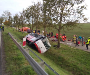 Wypadek autobusu z dziećmi! Są ranni [ZDJĘCIA]