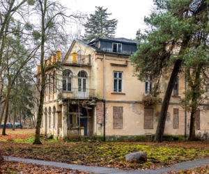 Opuszczona willa w Konstancinie