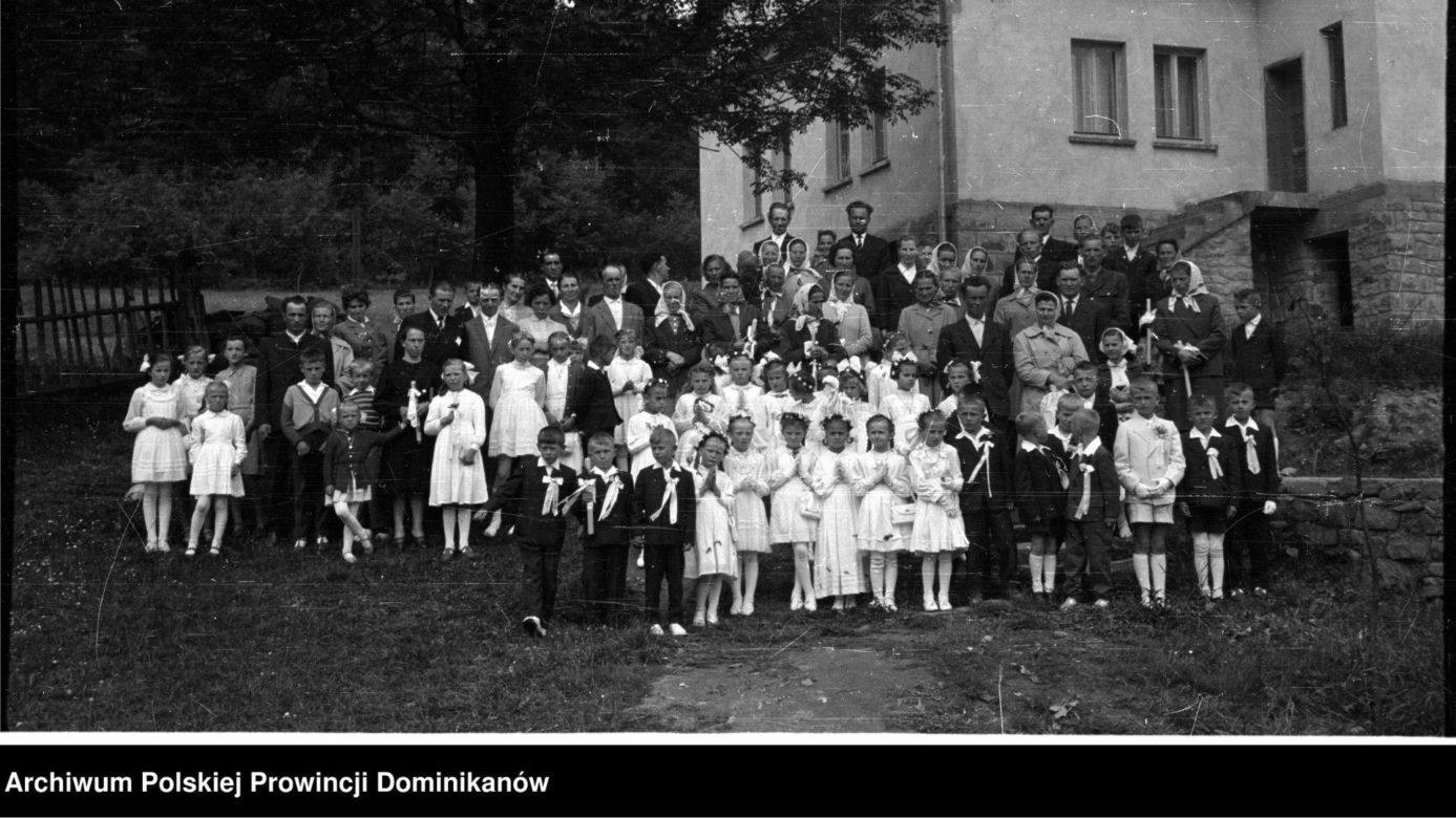 Pierwsza Komunia Święta w czasach PRL-u. Zobacz, jak to kiedyś wyglądało [ARCHIWALNE ZDJĘCIA]