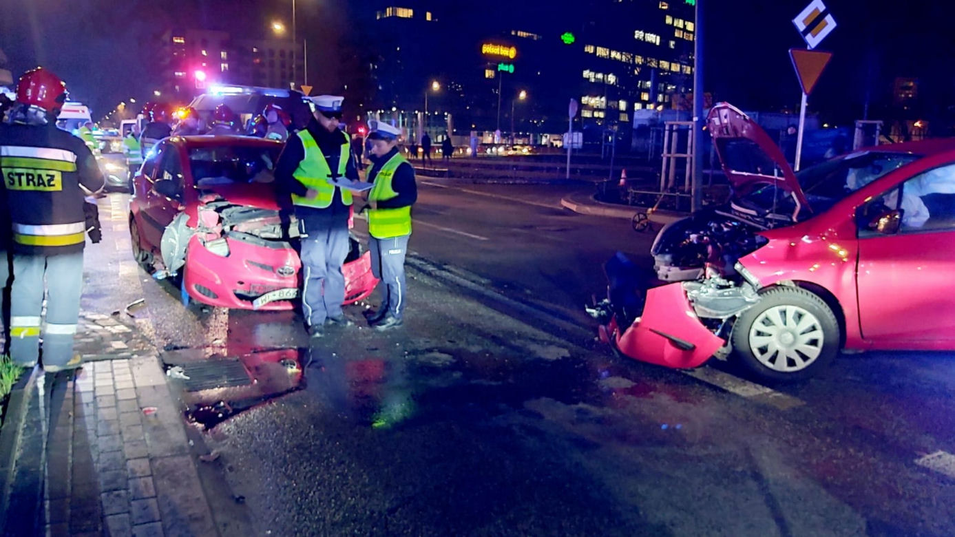 Potworny wypadek na Pradze. Zderzyły się dwie toyoty, kobieta i dwoje dzieci w szpitalu
