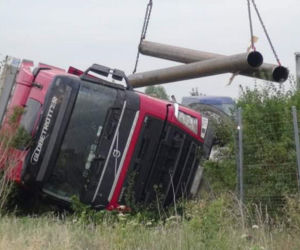 Ciężarówka zablokowała S8
