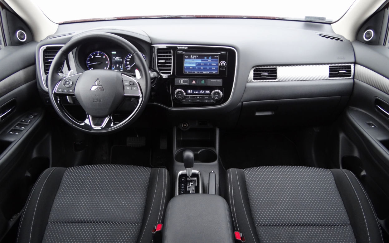 Mitsubishi Outlander 2.2 DID 6AT 4WD Intense Plus
