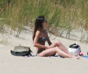 Marta pręży się na plaży
