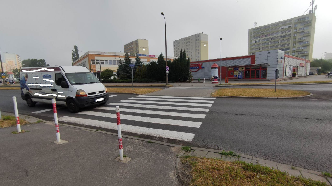 Wypadek na przejściu dla pieszych w Toruniu. Kierowca MZK potrącił kobietę
