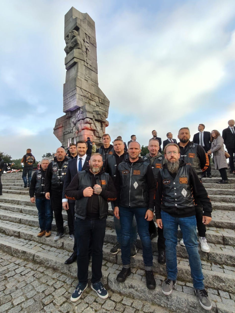 Motocyklowy Marsz Czarnej Brygady. Mundurowy rajd szlakiem 10. Brygady Kawalerii