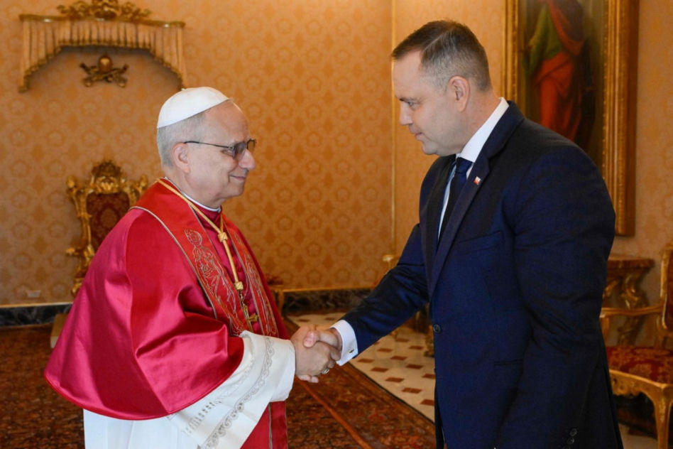 Prezydent Karol Nawrocki wraz z małżonką Martą i dwójką dzieci przybyli w piątek, 5 września do Watykanu, gdzie zostali przyjęci na audiencji przez papieża Leona XIV
