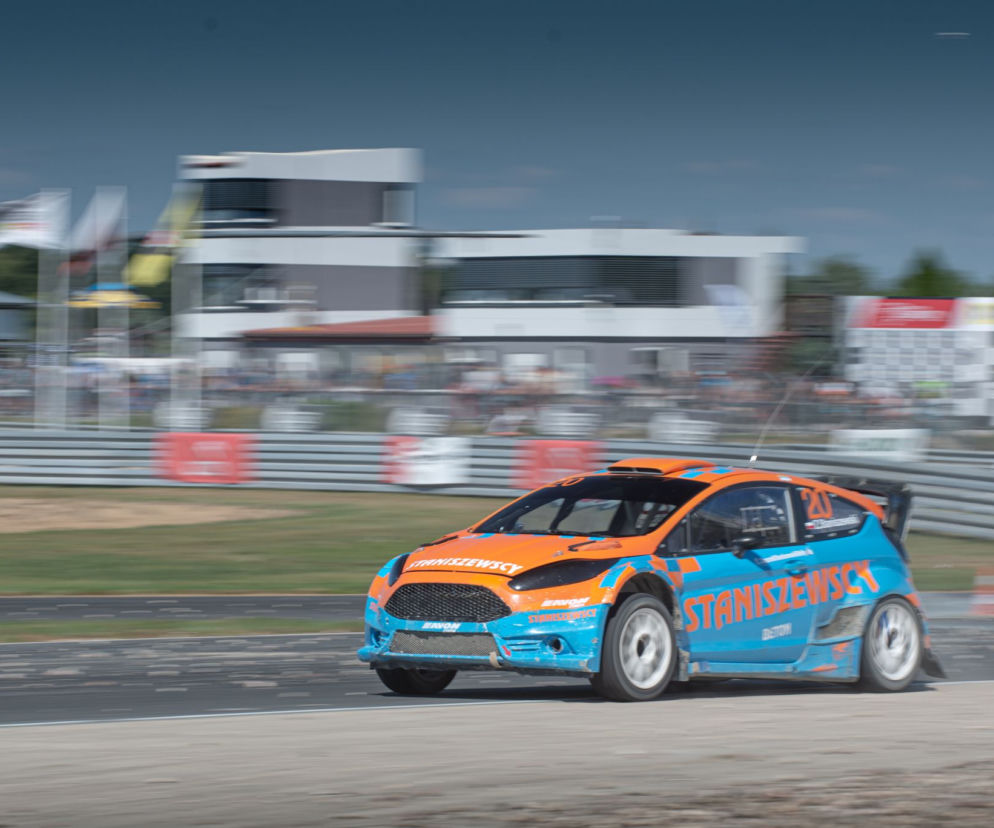 Zbigniew Staniszewski, olsztyński kierowca rajdowy walczy w rallycrossie