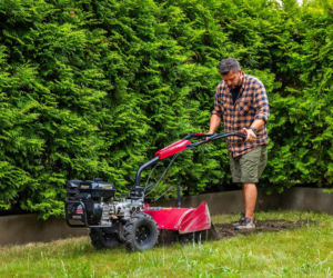 Nowoczesna glebogryzarka ułatwia pracę w ogrodzie na wiosnę