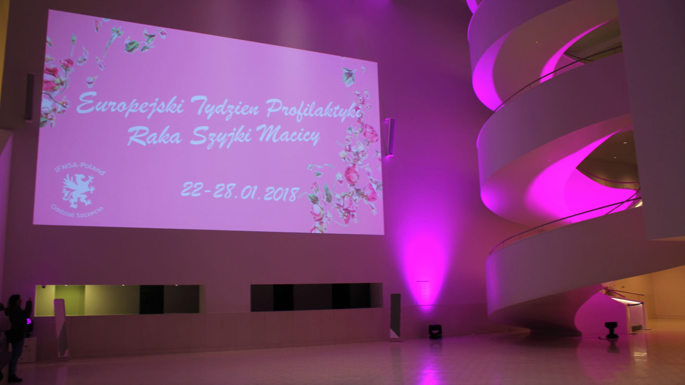 Filharmonia w różowej iluminacji