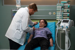 Na dobre i na złe odc. 976. Maks Beger (Tomasz Ciachorowski), haker Drago (Piotr Gadomski)