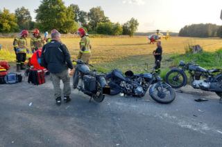 Wjechał w motocyklistę, drugi nie zdążył wyhamować. Okropne!