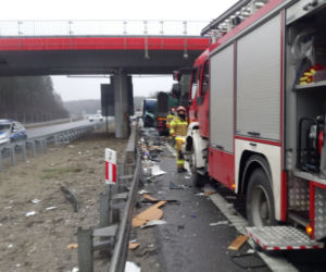 AKTUALIZACJA! Śmiertelny wypadek na S1 w Mierzęcicach. Nie żyją dwie osoby. Jedną z ofiar jest niemowlę! [ZDJĘCIA]