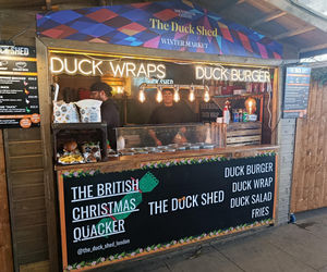 Jest rozmach! - tak polscy turyści oceniają świąteczny jarmark w Londynie. Kramy stoją też przy słynnym London Eye – z widokiem na Big Bena. Zobaczcie nasze zdjęcia!