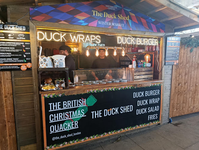 Jest rozmach! - tak polscy turyści oceniają świąteczny jarmark w Londynie. Kramy stoją też przy słynnym London Eye – z widokiem na Big Bena. Zobaczcie nasze zdjęcia!