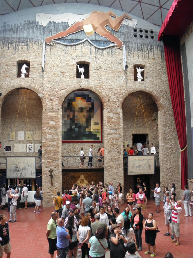 Muzeum Salvadora Dali w Figueres w Hiszpanii