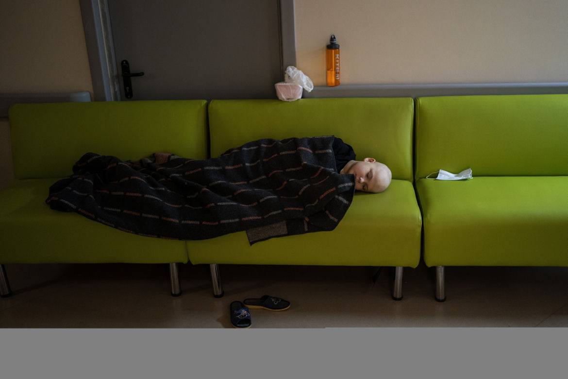 Tak żyją teraz dzieci na oddziale onkologicznym w Kijowie. Te zdjęcia łamią serca