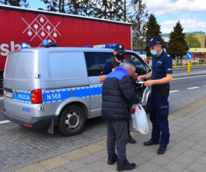 Policja rozdała maseczki [ZDJĘCIA]