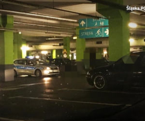 Nielegalne wyścigi samochodowe w Katowicach. Interweniowała policja, posypały się mandaty [ZDJĘCIA]