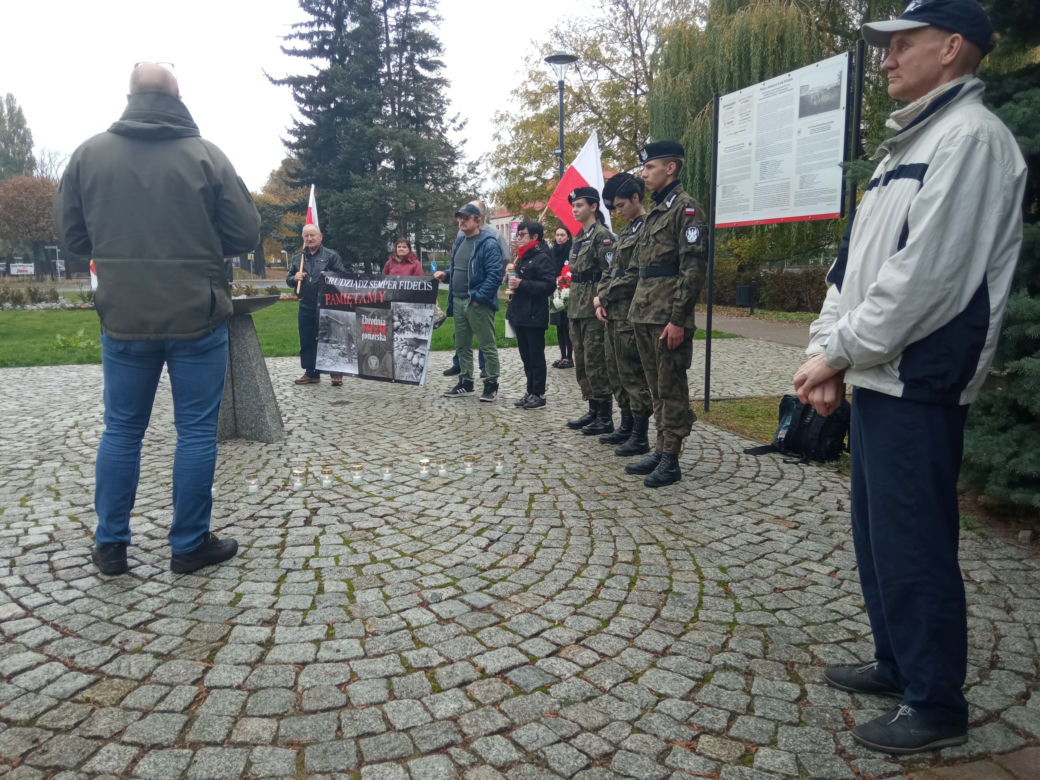 Obchody pod pomnikiem 10 pomordowanych w Grudziądzu