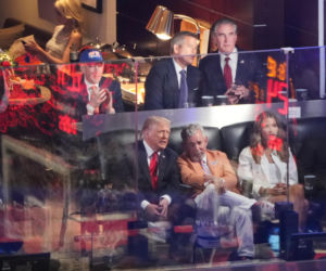 Trump wygwizdany przez kibiców na meczu finałowym NBA w Nowym Jorku, wcześniej zasnął