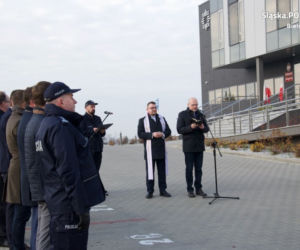 7 nieoznakowanych aut i 3 oznakowane pick-upy. Bielska policja ma 10 nowych radiowozów