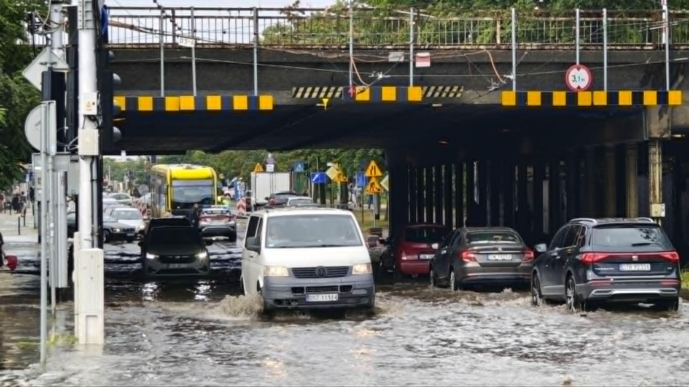 Wrocław tonie po nawałnicy! Ogromne utrudnienia i zalane ulice