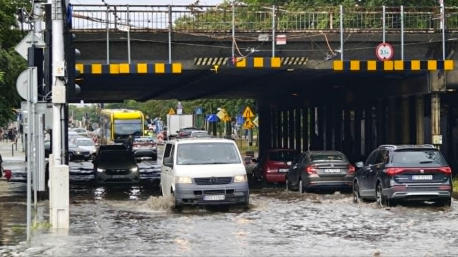 Wrocław tonie po nawałnicy! Ogromne utrudnienia i zalane ulice