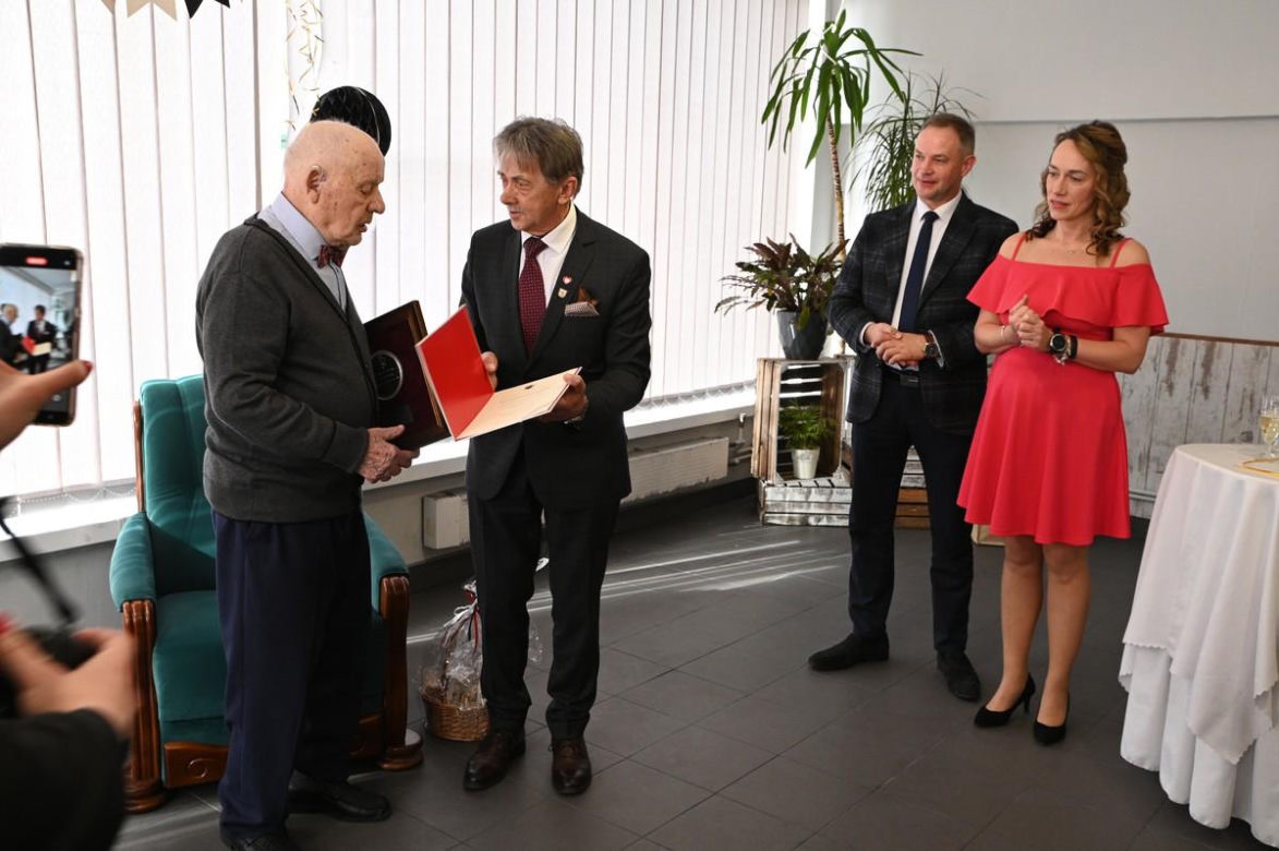 Kolejarz, społecznik, świadek historii! Pan Leon ze Śliwic skończył właśnie 101 lat