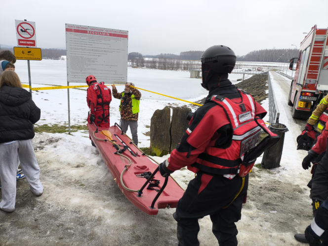 Symulacja akcji ratunkowej na zbiorniku Korzeń w Skrzyszowie
