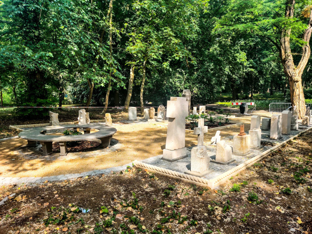 Lapidarium w parku Chopina