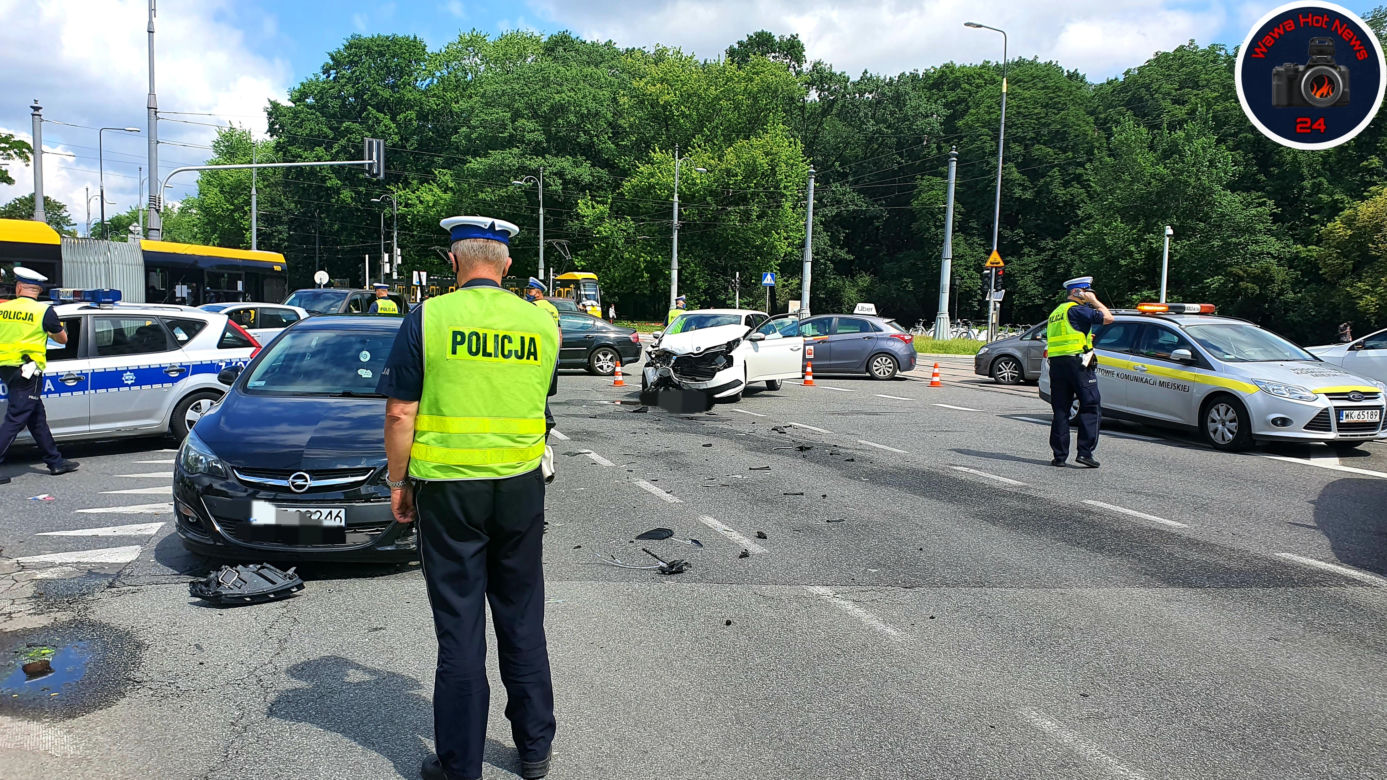Wypadek na skrzyżowaniu ul. Królewskiej i ul. Marszałkowskiej