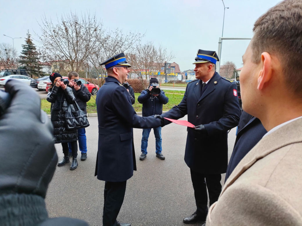 Łomżyńscy strażacy mają nowego zastępcę komendanta i nowy wóz [ZDJĘCIA]