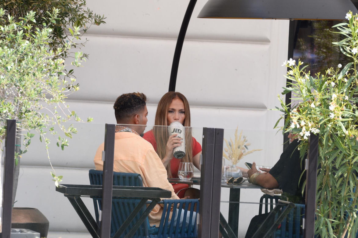 Zakupy Jennifer Lopez w Warszawie. Oto jej siatki